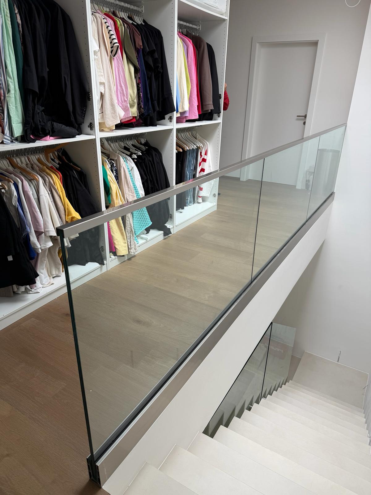 Minimalist Glass Stair Railing Systems 4